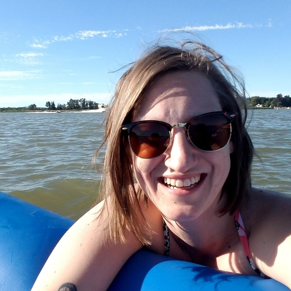 Meet your Posher, Shawna - Picture 2 of 2